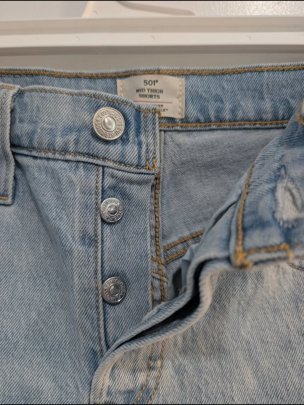 Levi's Mid Thigh High-Rise Shorts Light Wash Denim Size 23 6